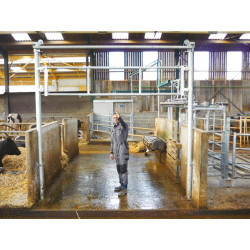 2,30/3,40 m Hubtor für Liegeboxengänge