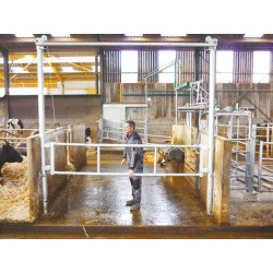 2,30/3,40 m Hubtor für Liegeboxengänge