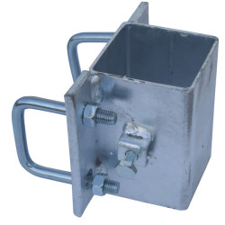 Einfache eckige Befestigungsschellen mit 4 Stück 60 mm Vierkantbügeln für 80x80 mm Vierkantpfosten